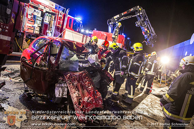 20170509 Toedlicher Geisterfahrerunfall auf der A2 zwischen Baden und Traiskirchen Foto: © Stefan Schneider BFK Baden 20170509 Toedlicher Geisterfahrerunfall auf der A2 zwischen Baden und Traiskirchen Foto: © Stefan Schneider BFK Baden