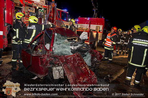 20170509 Toedlicher Geisterfahrerunfall auf der A2 zwischen Baden und Traiskirchen Foto: © Stefan Schneider BFK Baden 20170509 Toedlicher Geisterfahrerunfall auf der A2 zwischen Baden und Traiskirchen Foto: © Stefan Schneider BFK Baden