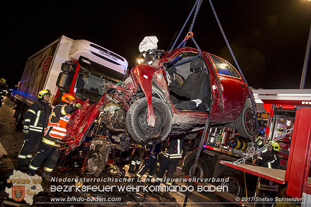20170509 Toedlicher Geisterfahrerunfall auf der A2 zwischen Baden und Traiskirchen Foto: © Stefan Schneider BFK Baden 20170509 Toedlicher Geisterfahrerunfall auf der A2 zwischen Baden und Traiskirchen Foto: © Stefan Schneider BFK Baden