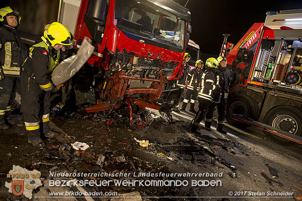 20170509 Toedlicher Geisterfahrerunfall auf der A2 zwischen Baden und Traiskirchen Foto: © Stefan Schneider BFK Baden 20170509 Toedlicher Geisterfahrerunfall auf der A2 zwischen Baden und Traiskirchen Foto: © Stefan Schneider BFK Baden