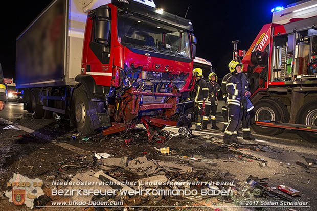 20170509 Toedlicher Geisterfahrerunfall auf der A2 zwischen Baden und Traiskirchen Foto: © Stefan Schneider BFK Baden 20170509 Toedlicher Geisterfahrerunfall auf der A2 zwischen Baden und Traiskirchen Foto: © Stefan Schneider BFK Baden