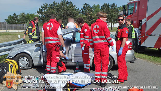 20170514 Fahrzeugüberschlag auf der A2 zwischen Baden und Traiskirchen  Foto: © Stefan Wagner FF Baden-Leesdorf