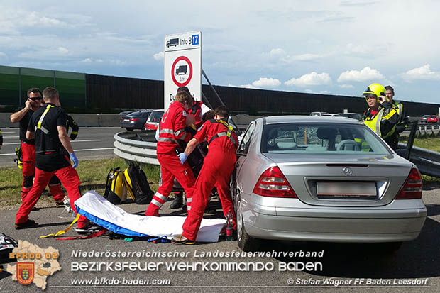 20170514 Fahrzeugüberschlag auf der A2 zwischen Baden und Traiskirchen  Foto: © Stefan Wagner FF Baden-Leesdorf