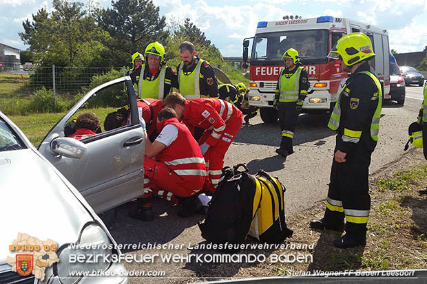 20170514 Fahrzeugüberschlag auf der A2 zwischen Baden und Traiskirchen  Foto: © Stefan Wagner FF Baden-Leesdorf