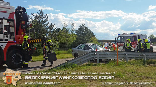 20170514 Fahrzeugüberschlag auf der A2 zwischen Baden und Traiskirchen  Foto: © Stefan Wagner FF Baden-Leesdorf