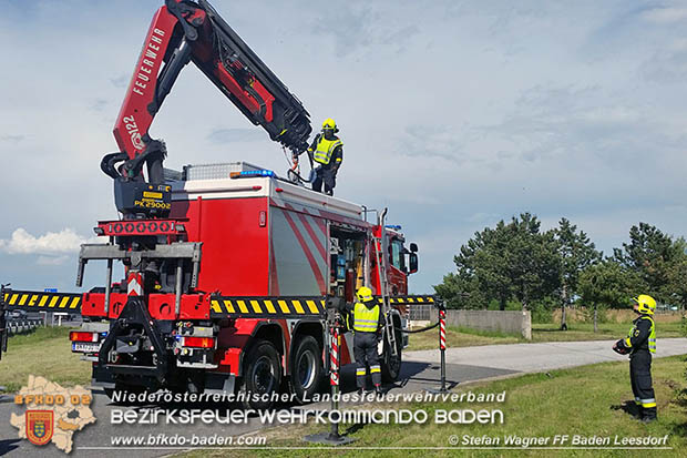20170514 Fahrzeugüberschlag auf der A2 zwischen Baden und Traiskirchen  Foto: © Stefan Wagner FF Baden-Leesdorf
