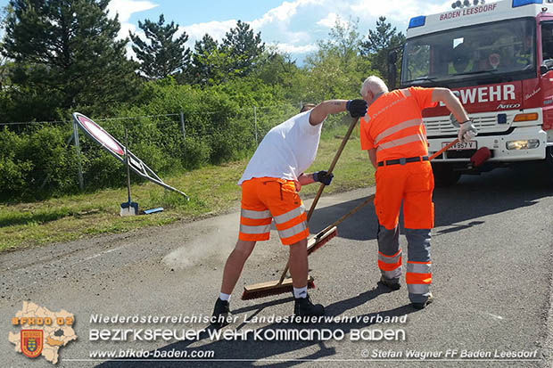 20170514 Fahrzeugüberschlag auf der A2 zwischen Baden und Traiskirchen  Foto: © Stefan Wagner FF Baden-Leesdorf