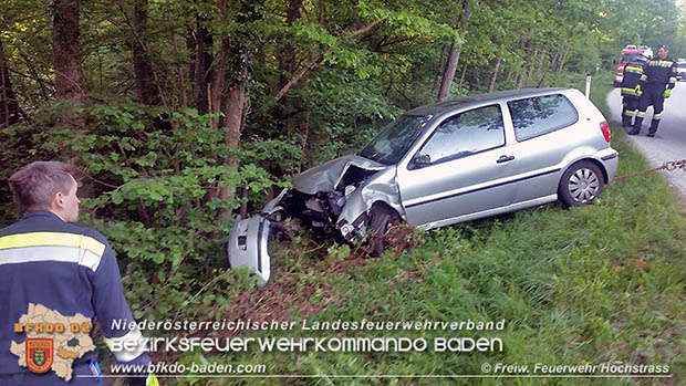 20170519 Lenker/in verlässt Unfallstelle auf der L125 bei Hochstraß  Foto: © FF Hochstraß