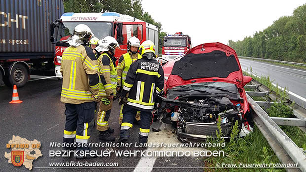 20170524 Schwerer Auffahrunfall auf der A3 zwischen Pottendorf und Hornstein(Bgld)  Foto: © Freiwillige Feuerwehr Pottendorf