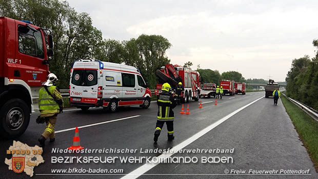 20170524 Schwerer Auffahrunfall auf der A3 zwischen Pottendorf und Hornstein(Bgld)  Foto: © Freiwillige Feuerwehr Pottendorf