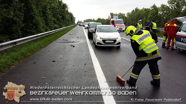 20170524 Schwerer Auffahrunfall auf der A3 zwischen Pottendorf und Hornstein(Bgld)  Foto: © Freiwillige Feuerwehr Pottendorf