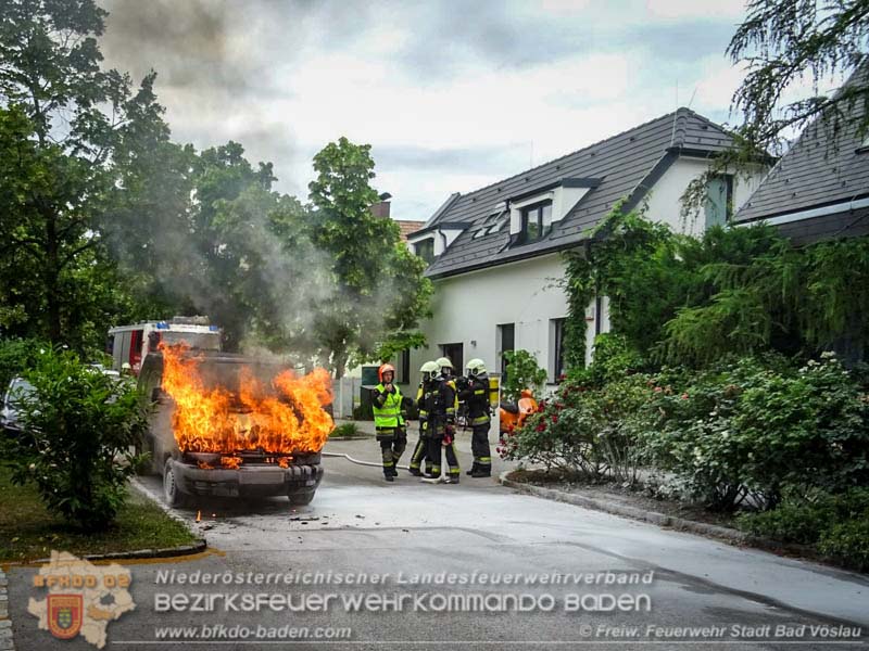20170607 Fahrzeugbrand Bad Vöslau Foto: www.ffbv.at
