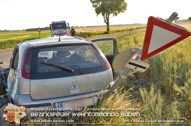 20170613 Schwerer Verkehrsunfall auf der LB60 zwsichen Unterwaltersdorf und Reisenberg  Foto: © Thomas Lenger Monatsrevue.at
