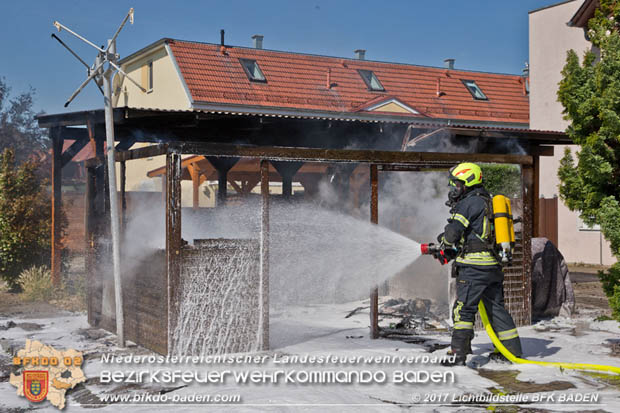20170615 Bei Müllinselbrand in Tribuswinkel Gasleitung, Carport, Pkw sowie Stromanschlusskästen in Brand geraten 20170615 Bei Müllinselbrand in Tribuswinkel Gasleitung, Carport, Pkw sowie Stromanschlusskästen in Brand geraten