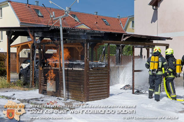 20170615 Bei Müllinselbrand in Tribuswinkel Gasleitung, Carport, Pkw sowie Stromanschlusskästen in Brand geraten 20170615 Bei Müllinselbrand in Tribuswinkel Gasleitung, Carport, Pkw sowie Stromanschlusskästen in Brand geraten