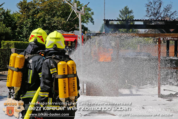 20170615 Bei Müllinselbrand in Tribuswinkel Gasleitung, Carport, Pkw sowie Stromanschlusskästen in Brand geraten 20170615 Bei Müllinselbrand in Tribuswinkel Gasleitung, Carport, Pkw sowie Stromanschlusskästen in Brand geraten