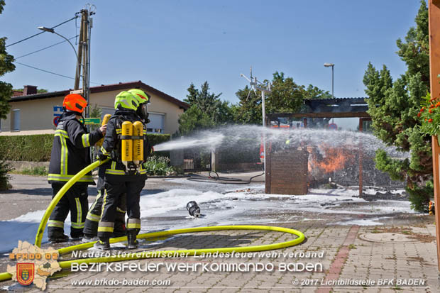 20170615 Bei Müllinselbrand in Tribuswinkel Gasleitung, Carport, Pkw sowie Stromanschlusskästen in Brand geraten 20170615 Bei Müllinselbrand in Tribuswinkel Gasleitung, Carport, Pkw sowie Stromanschlusskästen in Brand geraten
