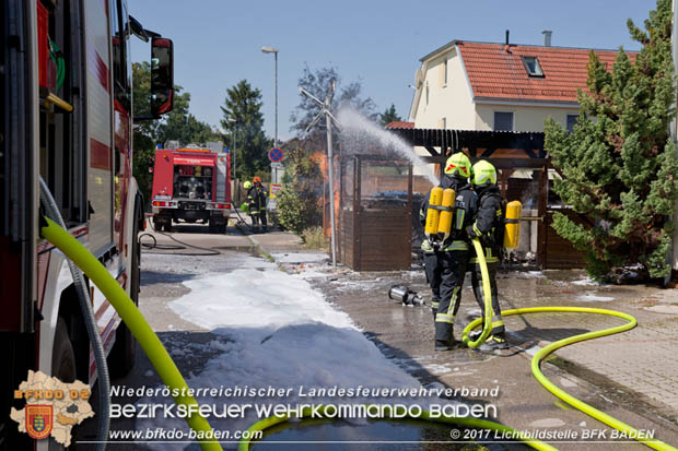 20170615 Bei Müllinselbrand in Tribuswinkel Gasleitung, Carport, Pkw sowie Stromanschlusskästen in Brand geraten 20170615 Bei Müllinselbrand in Tribuswinkel Gasleitung, Carport, Pkw sowie Stromanschlusskästen in Brand geraten