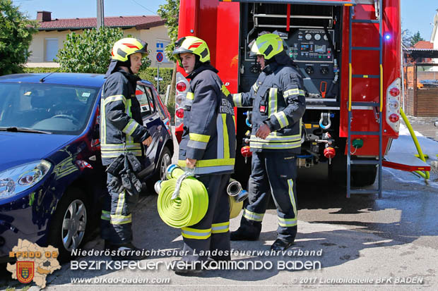 20170615 Bei Müllinselbrand in Tribuswinkel Gasleitung, Carport, Pkw sowie Stromanschlusskästen in Brand geraten 20170615 Bei Müllinselbrand in Tribuswinkel Gasleitung, Carport, Pkw sowie Stromanschlusskästen in Brand geraten