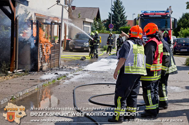 20170615 Bei Müllinselbrand in Tribuswinkel Gasleitung, Carport, Pkw sowie Stromanschlusskästen in Brand geraten 20170615 Bei Müllinselbrand in Tribuswinkel Gasleitung, Carport, Pkw sowie Stromanschlusskästen in Brand geraten