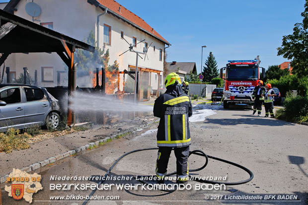 20170615 Bei Müllinselbrand in Tribuswinkel Gasleitung, Carport, Pkw sowie Stromanschlusskästen in Brand geraten 20170615 Bei Müllinselbrand in Tribuswinkel Gasleitung, Carport, Pkw sowie Stromanschlusskästen in Brand geraten