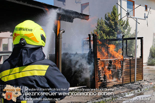 20170615 Bei Müllinselbrand in Tribuswinkel Gasleitung, Carport, Pkw sowie Stromanschlusskästen in Brand geraten 20170615 Bei Müllinselbrand in Tribuswinkel Gasleitung, Carport, Pkw sowie Stromanschlusskästen in Brand geraten