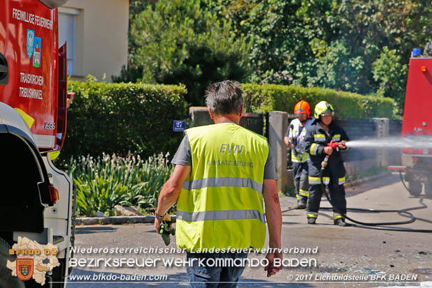 20170615 Bei Müllinselbrand in Tribuswinkel Gasleitung, Carport, Pkw sowie Stromanschlusskästen in Brand geraten 20170615 Bei Müllinselbrand in Tribuswinkel Gasleitung, Carport, Pkw sowie Stromanschlusskästen in Brand geraten