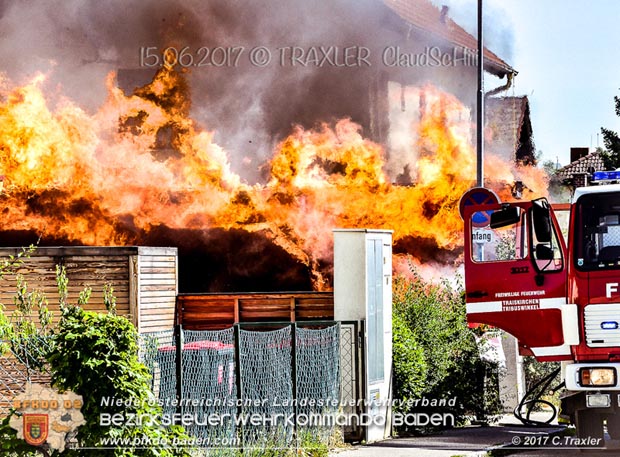 20170615 Bei Müllinselbrand in Tribuswinkel Gasleitung, Carport, Pkw sowie Stromanschlusskästen in Brand geraten Foto: © 2017 TRAXLER ClaudScHiii 20170615 Bei Müllinselbrand in Tribuswinkel Gasleitung, Carport, Pkw sowie Stromanschlusskästen in Brand geraten Foto: © 2017 TRAXLER ClaudScHiii