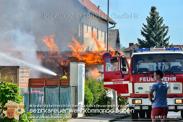 20170615 Bei Müllinselbrand in Tribuswinkel Gasleitung, Carport, Pkw sowie Stromanschlusskästen in Brand geraten Foto: © 2017 TRAXLER ClaudScHiii 20170615 Bei Müllinselbrand in Tribuswinkel Gasleitung, Carport, Pkw sowie Stromanschlusskästen in Brand geraten Foto: © 2017 TRAXLER ClaudScHiii