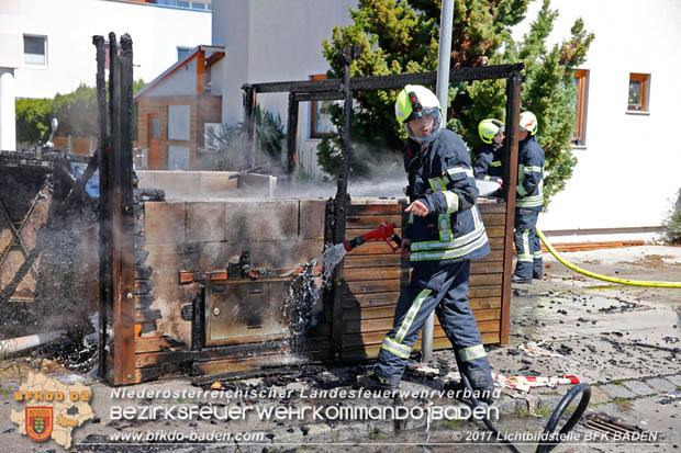 20170615 Bei Müllinselbrand in Tribuswinkel Gasleitung, Carport, Pkw sowie Stromanschlusskästen in Brand geraten 20170615 Bei Müllinselbrand in Tribuswinkel Gasleitung, Carport, Pkw sowie Stromanschlusskästen in Brand geraten