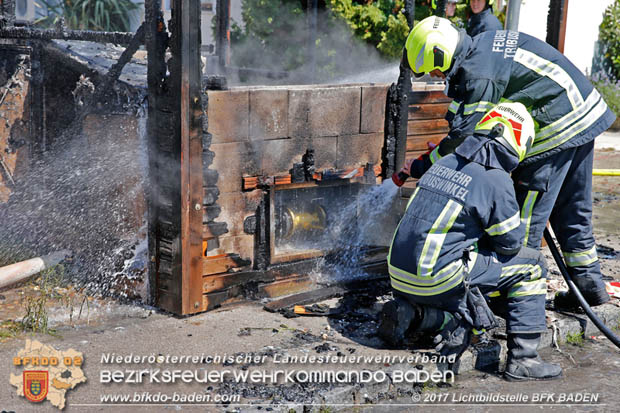 20170615 Bei Müllinselbrand in Tribuswinkel Gasleitung, Carport, Pkw sowie Stromanschlusskästen in Brand geraten 20170615 Bei Müllinselbrand in Tribuswinkel Gasleitung, Carport, Pkw sowie Stromanschlusskästen in Brand geraten
