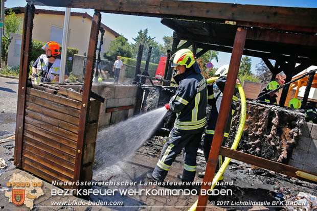 20170615 Bei Müllinselbrand in Tribuswinkel Gasleitung, Carport, Pkw sowie Stromanschlusskästen in Brand geraten 20170615 Bei Müllinselbrand in Tribuswinkel Gasleitung, Carport, Pkw sowie Stromanschlusskästen in Brand geraten
