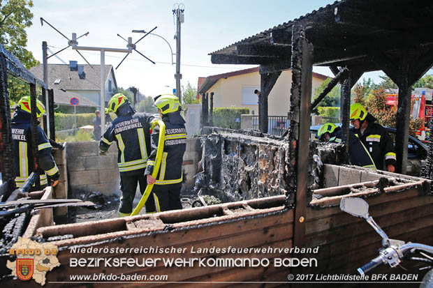 20170615 Bei Müllinselbrand in Tribuswinkel Gasleitung, Carport, Pkw sowie Stromanschlusskästen in Brand geraten 20170615 Bei Müllinselbrand in Tribuswinkel Gasleitung, Carport, Pkw sowie Stromanschlusskästen in Brand geraten