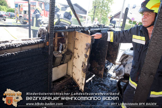 20170615 Bei Müllinselbrand in Tribuswinkel Gasleitung, Carport, Pkw sowie Stromanschlusskästen in Brand geraten 20170615 Bei Müllinselbrand in Tribuswinkel Gasleitung, Carport, Pkw sowie Stromanschlusskästen in Brand geraten