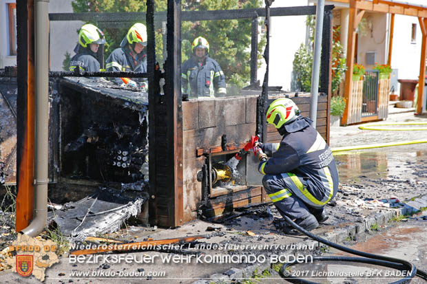 20170615 Bei Müllinselbrand in Tribuswinkel Gasleitung, Carport, Pkw sowie Stromanschlusskästen in Brand geraten 20170615 Bei Müllinselbrand in Tribuswinkel Gasleitung, Carport, Pkw sowie Stromanschlusskästen in Brand geraten