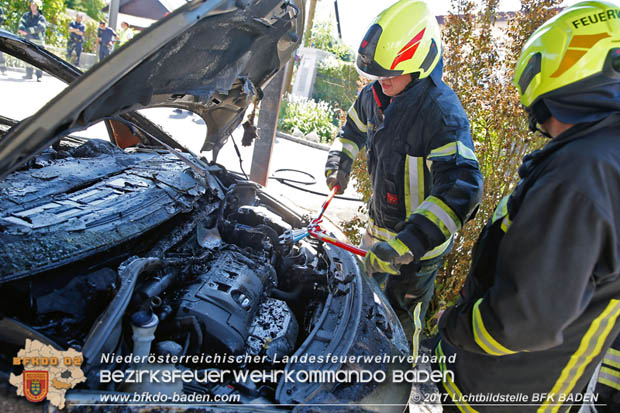 20170615 Bei Müllinselbrand in Tribuswinkel Gasleitung, Carport, Pkw sowie Stromanschlusskästen in Brand geraten 20170615 Bei Müllinselbrand in Tribuswinkel Gasleitung, Carport, Pkw sowie Stromanschlusskästen in Brand geraten