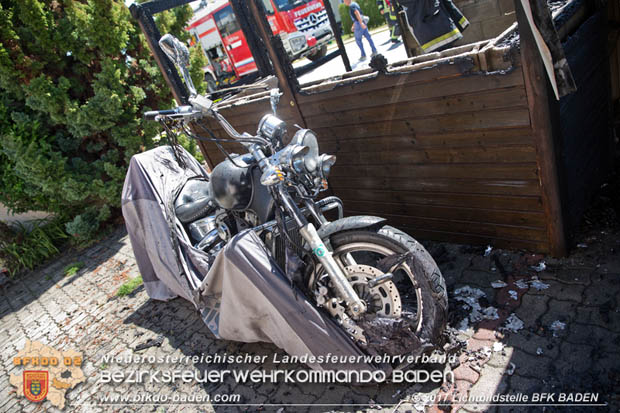 20170615 Bei Müllinselbrand in Tribuswinkel Gasleitung, Carport, Pkw sowie Stromanschlusskästen in Brand geraten 20170615 Bei Müllinselbrand in Tribuswinkel Gasleitung, Carport, Pkw sowie Stromanschlusskästen in Brand geraten