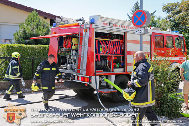 20170615 Bei Müllinselbrand in Tribuswinkel Gasleitung, Carport, Pkw sowie Stromanschlusskästen in Brand geraten 20170615 Bei Müllinselbrand in Tribuswinkel Gasleitung, Carport, Pkw sowie Stromanschlusskästen in Brand geraten