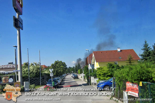 20170615 Bei Müllinselbrand in Tribuswinkel Gasleitung, Carport, Pkw sowie Stromanschlusskästen in Brand geraten  Foto: © FF Tribuswinkel