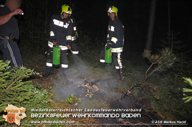 20170702 Leichtsinn eines jungen Mannes löste Waldbrandeinsatz aus in Weissenbach a.d. Triesting Foto: © ASB Markus Hackl 20170702 Leichtsinn eines jungen Mannes löste Waldbrandeinsatz aus in Weissenbach a.d. Triesting Foto: © ASB Markus Hackl