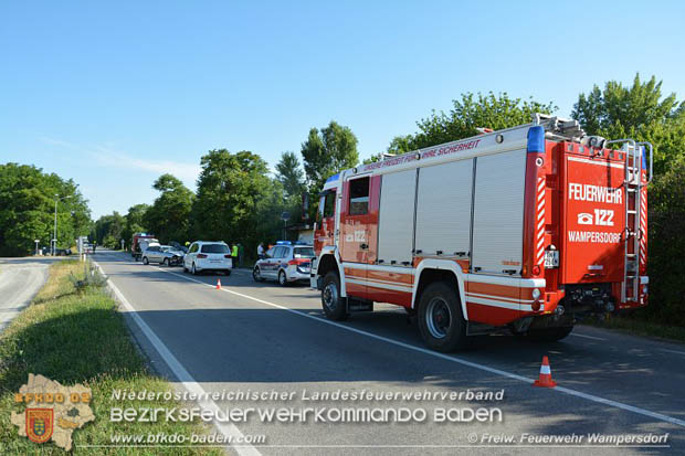 20170705 Auffahrunfall auf der LB16 bei Wampersdorf  Foto:© FF Wampersdorf