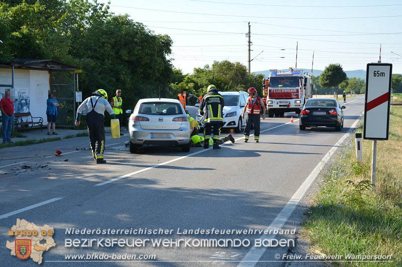 20170705 Auffahrunfall auf der LB16 bei Wampersdorf  Foto:© FF Wampersdorf
