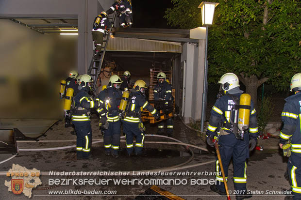 20170707 Naechtlicher Brand in einer Garage in Bad Voeslau Foto:© Stefan Schneider BFK Baden 20170707 Naechtlicher Brand in einer Garage in Bad Voeslau Foto:© Stefan Schneider BFK Baden