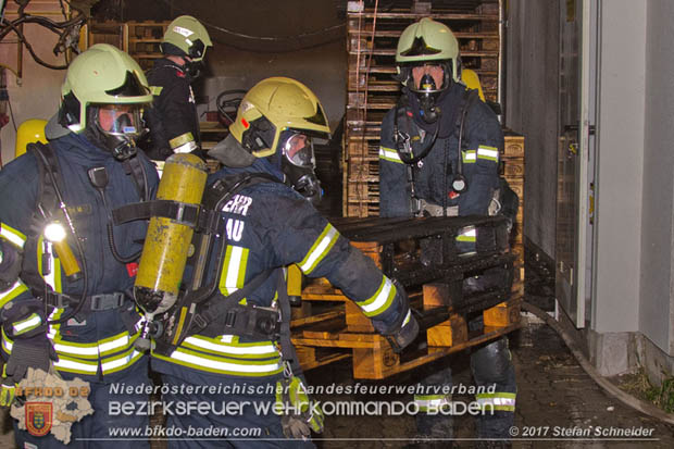 20170707 Naechtlicher Brand in einer Garage in Bad Voeslau Foto:© Stefan Schneider BFK Baden 20170707 Naechtlicher Brand in einer Garage in Bad Voeslau Foto:© Stefan Schneider BFK Baden