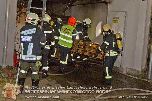 20170707 Naechtlicher Brand in einer Garage in Bad Voeslau Foto:© Stefan Schneider BFK Baden 20170707 Naechtlicher Brand in einer Garage in Bad Voeslau Foto:© Stefan Schneider BFK Baden