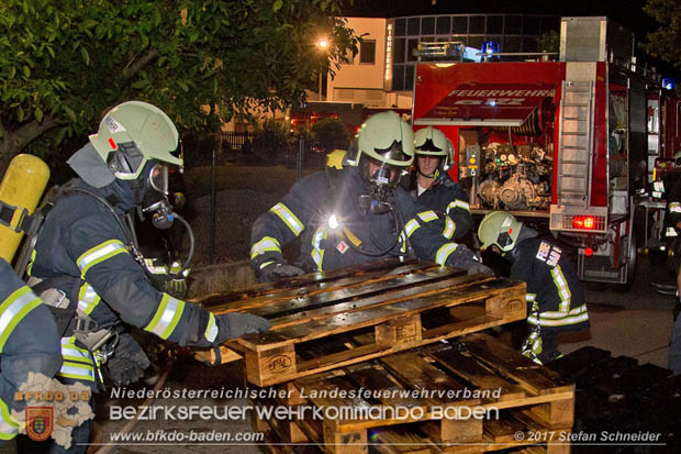 20170707 Naechtlicher Brand in einer Garage in Bad Voeslau Foto:© Stefan Schneider BFK Baden 20170707 Naechtlicher Brand in einer Garage in Bad Voeslau Foto:© Stefan Schneider BFK Baden