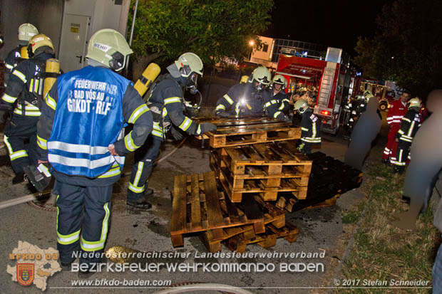 20170707 Naechtlicher Brand in einer Garage in Bad Voeslau Foto:© Stefan Schneider BFK Baden 20170707 Naechtlicher Brand in einer Garage in Bad Voeslau Foto:© Stefan Schneider BFK Baden