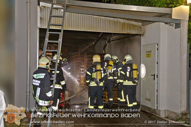 20170707 Naechtlicher Brand in einer Garage in Bad Voeslau Foto:© Stefan Schneider BFK Baden 20170707 Naechtlicher Brand in einer Garage in Bad Voeslau Foto:© Stefan Schneider BFK Baden