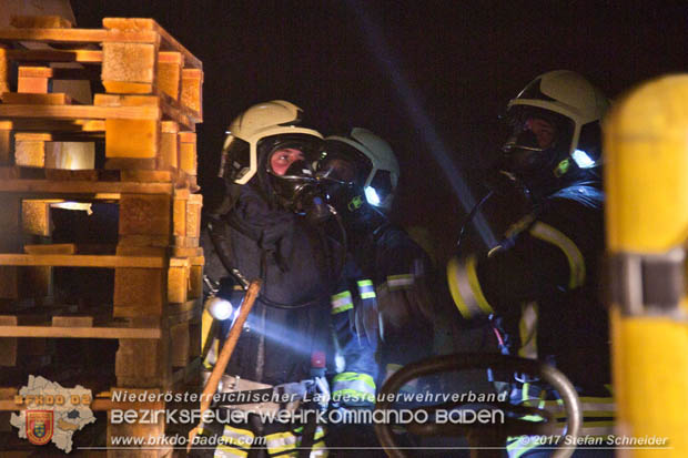 20170707 Naechtlicher Brand in einer Garage in Bad Voeslau Foto:© Stefan Schneider BFK Baden 20170707 Naechtlicher Brand in einer Garage in Bad Voeslau Foto:© Stefan Schneider BFK Baden