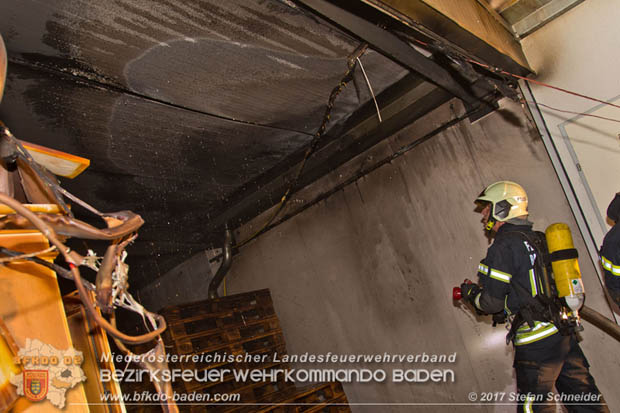 20170707 Naechtlicher Brand in einer Garage in Bad Voeslau Foto:© Stefan Schneider BFK Baden 20170707 Naechtlicher Brand in einer Garage in Bad Voeslau Foto:© Stefan Schneider BFK Baden